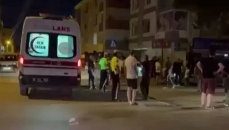 Alkollü Sürücü, Tartıştığı Yayaları Kamyonetle Ezdi! Sokaklarda Korku Dolu Anlar Yaşandı