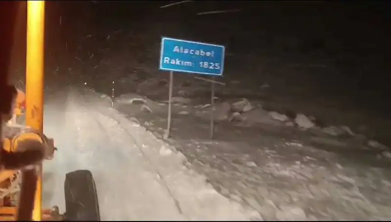 Antalya'da Kar Sürprizi: Kış Velyesi ve Eğlencesi