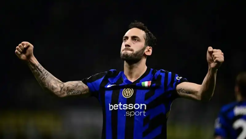 Hakan Çalhanoğlu’nun Geleceği İçin Kritik Kamp Süreci: Inter Bekliyor