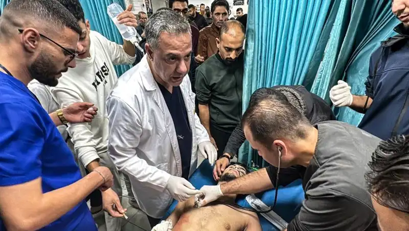 İsrail’in Alıkoyduğu Filistinli Hastane Müdürü Sıkıntılı Görünümü ile Gündemde