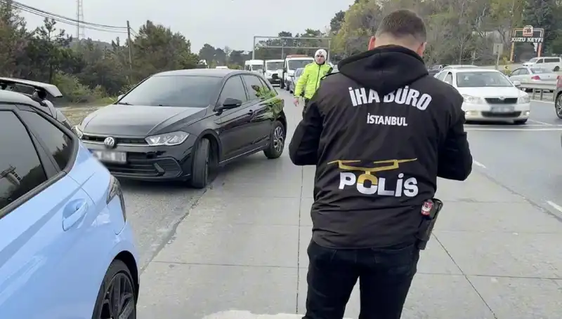 Emniyet Şeridini İhlal Eden Sürücü, Suçunu Yolda Buldu!