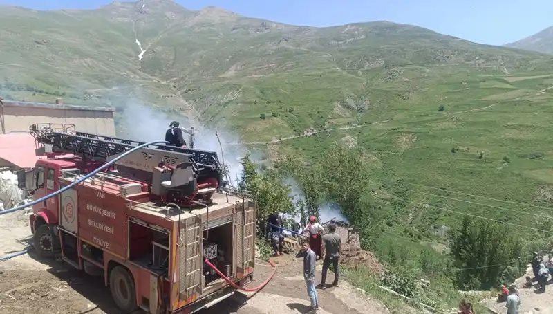 Van'da Trajik Yangın: Küçük Bir Çocuğun Hayatını Kaybetmesi Zihinleri Üzüntüyle Doldurdu
