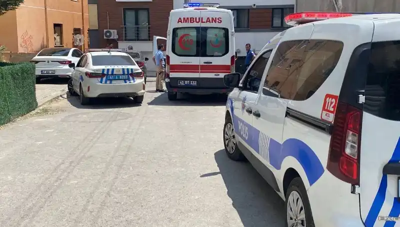 Bıçaklı Kavga: İki Kardeş ve Bir Polis Hastanede!