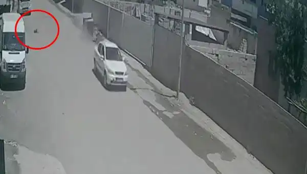 Çocuk Kazası: Otomobil Çarpıp Kaçtı, Şok Edici Görüntüler Ortaya Çıktı
