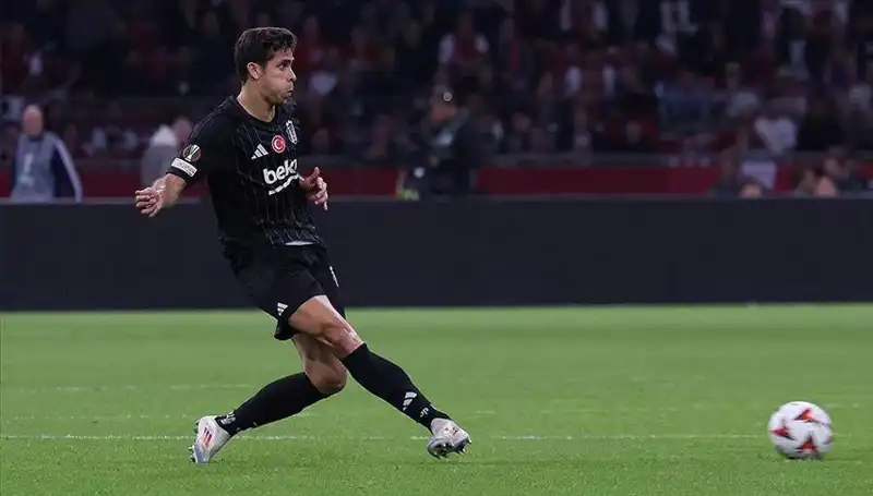 Beşiktaş, Derbi Öncesi Stoper Hattında İki Kötü Haberle Sarsıldı