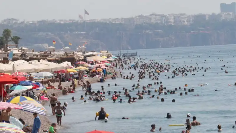 Antalya'da Akdeniz Sıcaklığı: Deniz Ve Hava Sıcaklıkları Rekor Kırıyor!