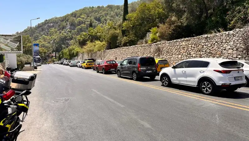 Fethiye-Ölüdeniz Yolunda Tatilci yoğunluğu: Üç Kilometrelik Kuyruk Formasyonu